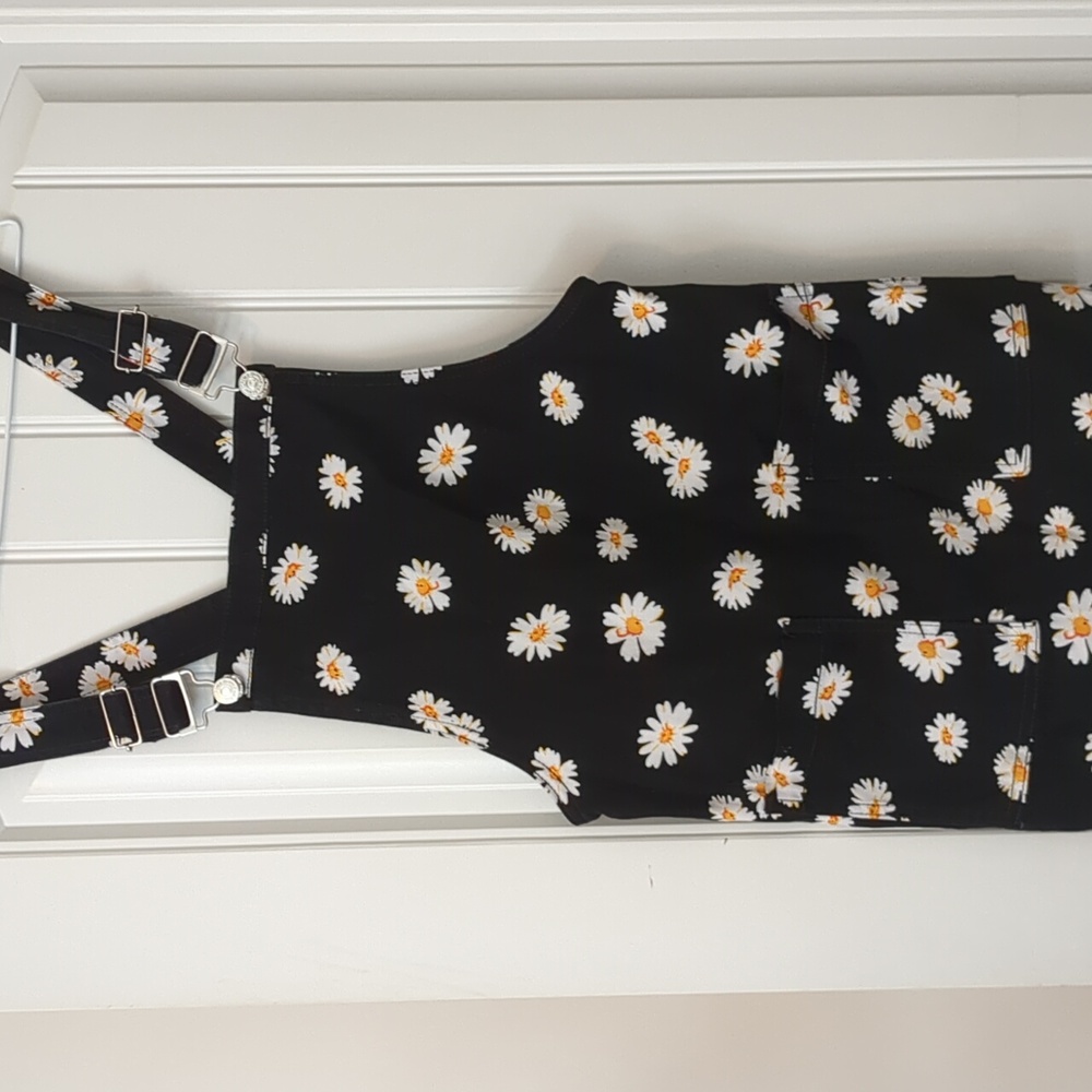 Forever 21 Daisy overall dress. Small